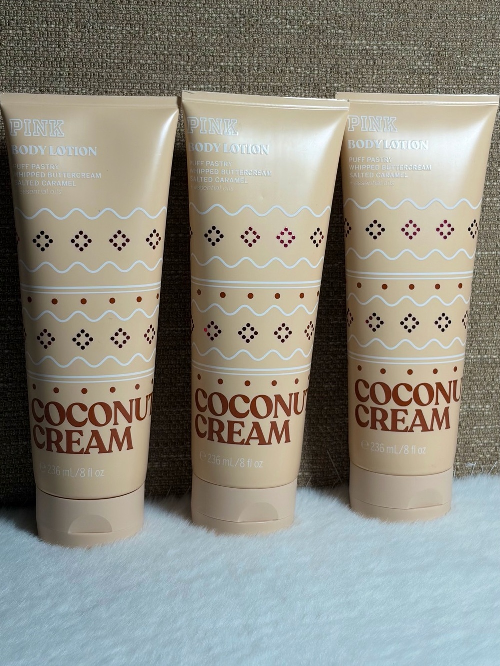 PINK Victoria’s Secret - Body Lotion - COCONUT CREAM - Picture 3 of 11